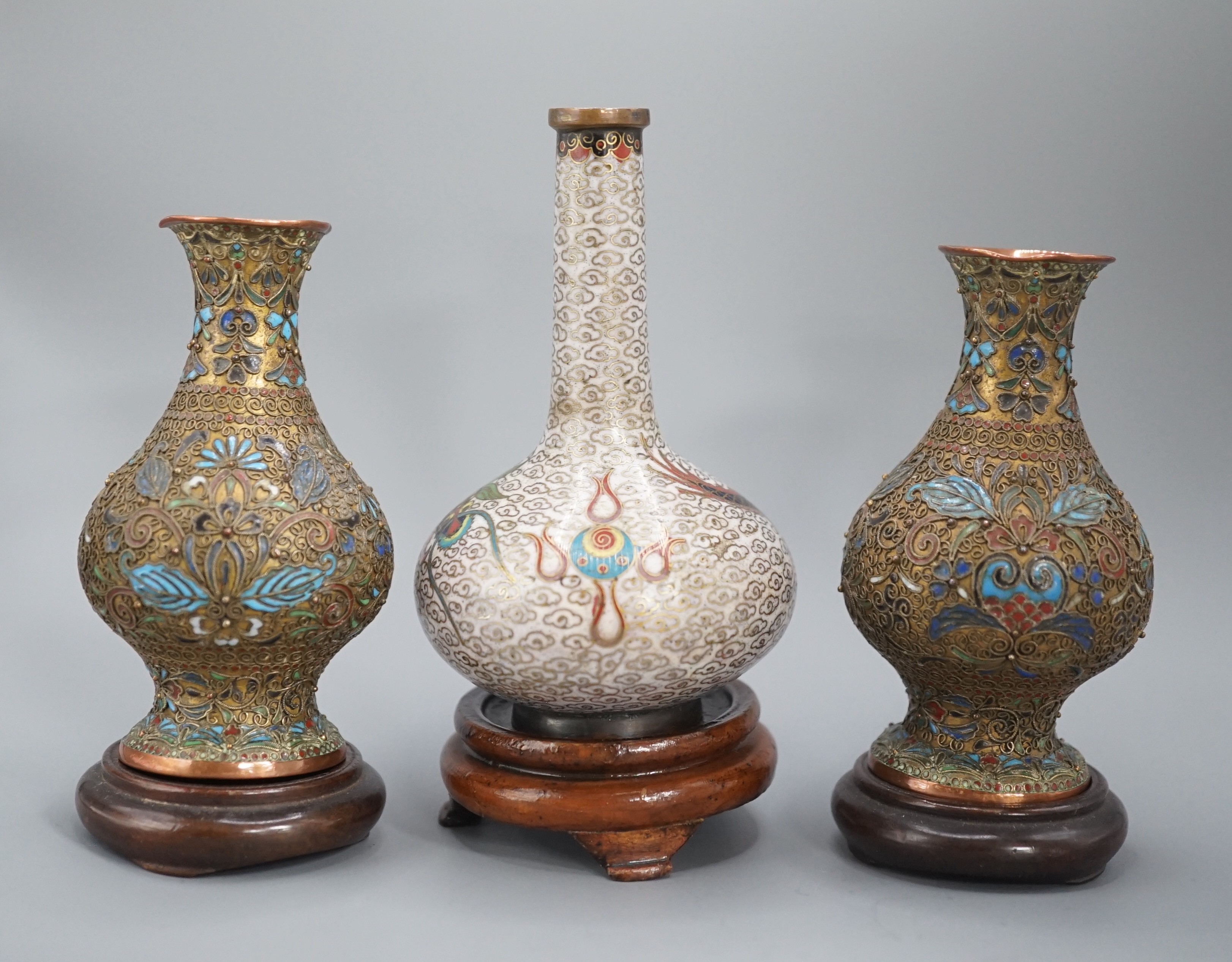 A Chinese cloisonne enamel ‘dragon’ bottle vase, early 20th century and a pair of Japanese cloisonne enamel vases with wood stands 10.5cm